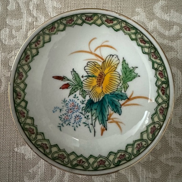 2 Cute Small Floral Decorative Dishes - Picture 2 of 5